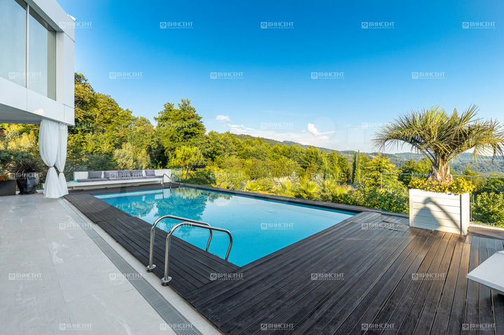 Дом 800 м² на участке 30 сот.