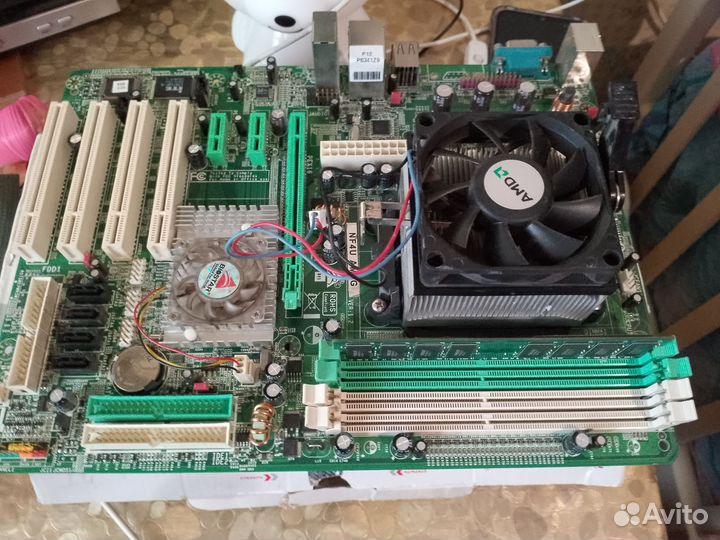 Материнская плата с процессором и памятью