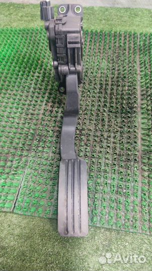 Педаль газа электронная Renault Duster 2015