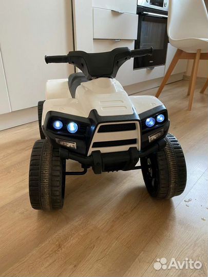 Детский квадроцикл на аккумуляторе