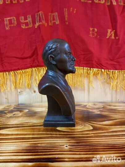 Бюст Ленина