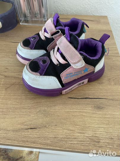 Кроссовки для девочки