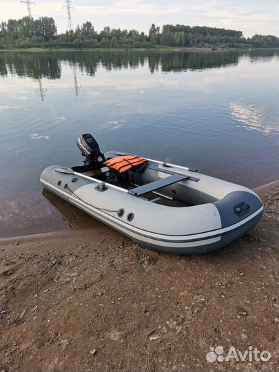 Лодка с мотором