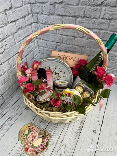 Подарочная корзина, вкусный букет