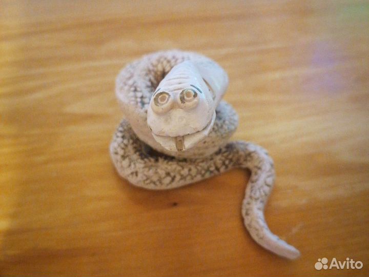 Фигурка змеи