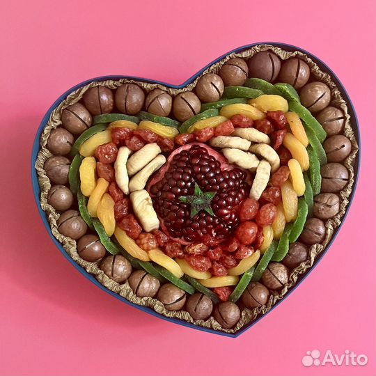 Сладкий букет. Букет из Киндеров. Букет love is