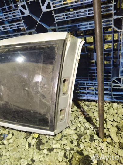 Форточка nissan prairie