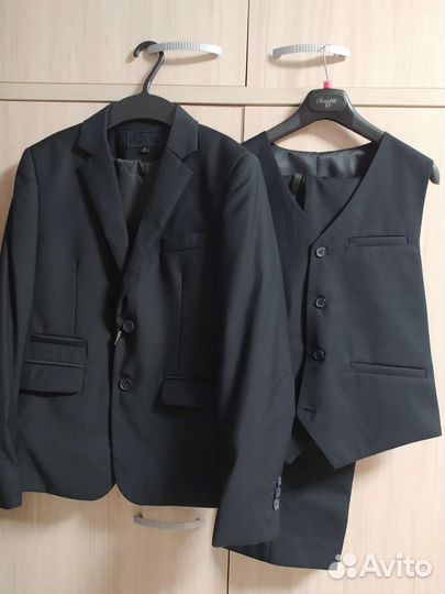Костюм тройка на мальчика 146