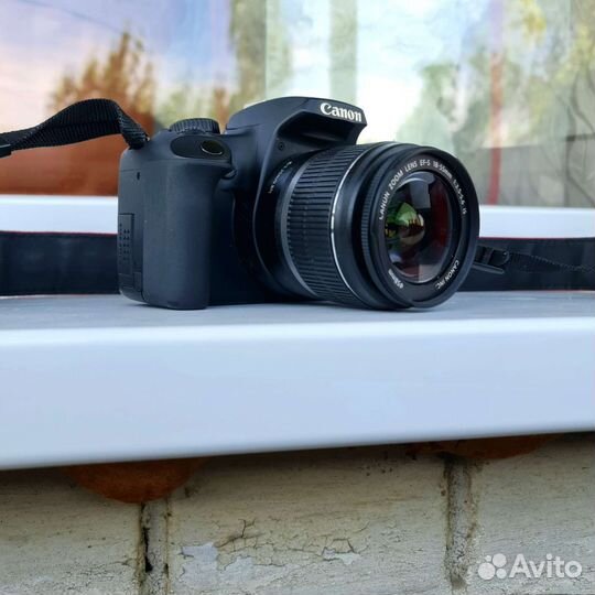 Зеркальный фотоаппарат Canon EOS 1000D