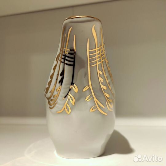 Красивая фарфоровая соусница. Дулёвский фарфоровый