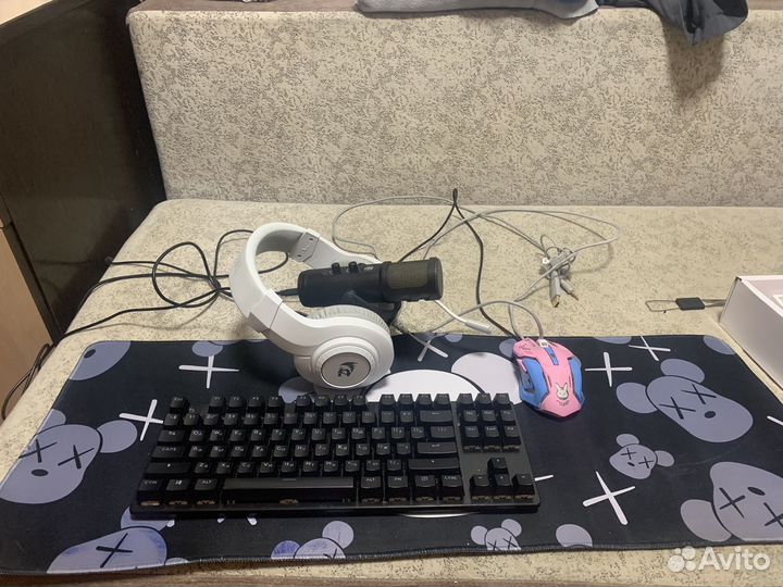 Микрофон наушники коврик