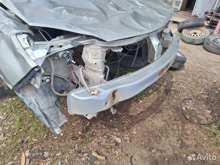 Усилитель переднего бампера Renault sandero 1
