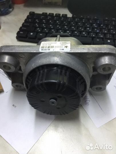 LR056882 Подушка двс