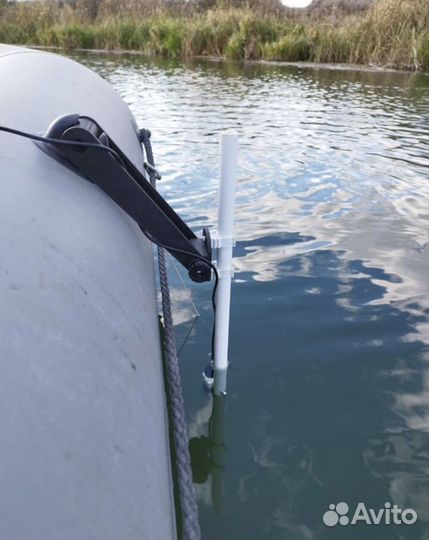 Крепление датчика эхолота