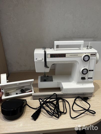 Швейная машина janome