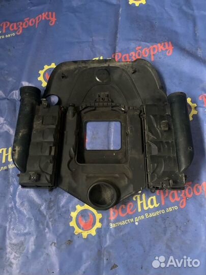 Корпус воздушного фильтра Mersedes-Benz W204