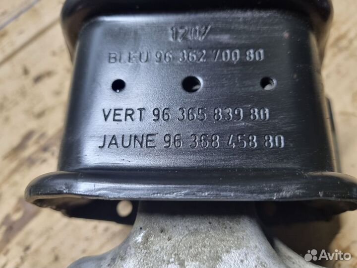 Опора двигателя Peugeot 307