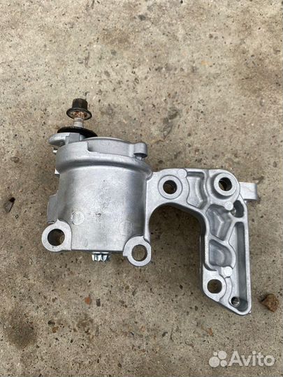 Натяжитель ремня на Toyota Harrier