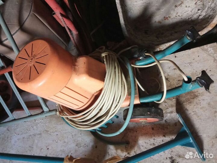 Газонокосилка времён СССР и тележка СССР новая