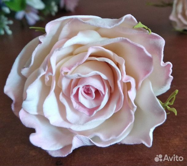 Венок на голову, шпильки с розой