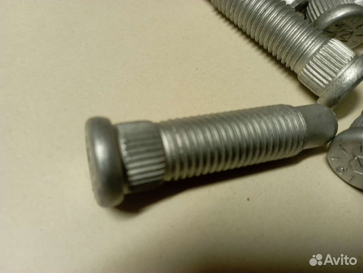 Шпилька ступицы GM 9595179