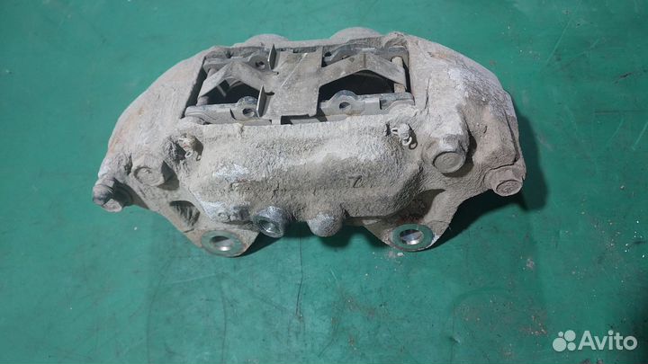 Б/У Суппорт передний R F2 toyota Fortuner