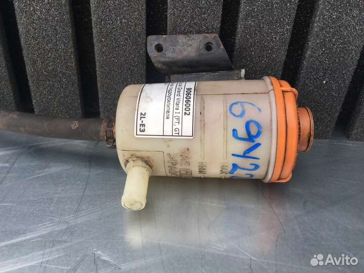 Бачок гидроусилителя на Suzuki Grand Vitara