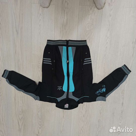 Спортивный костюм adidas женский (размер S)