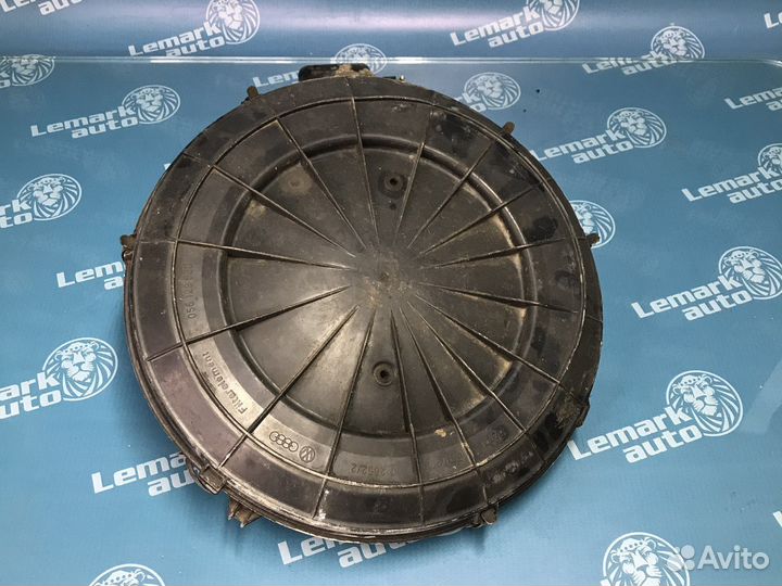 Корпус воздушного фильтра Audi