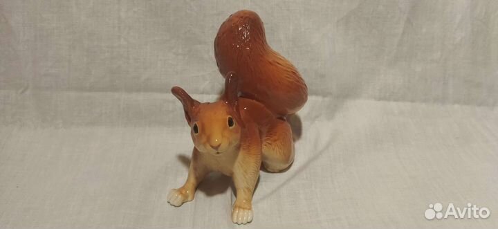 Фарфоровая статуэтка Белка