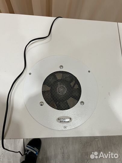 Маникюрный стол