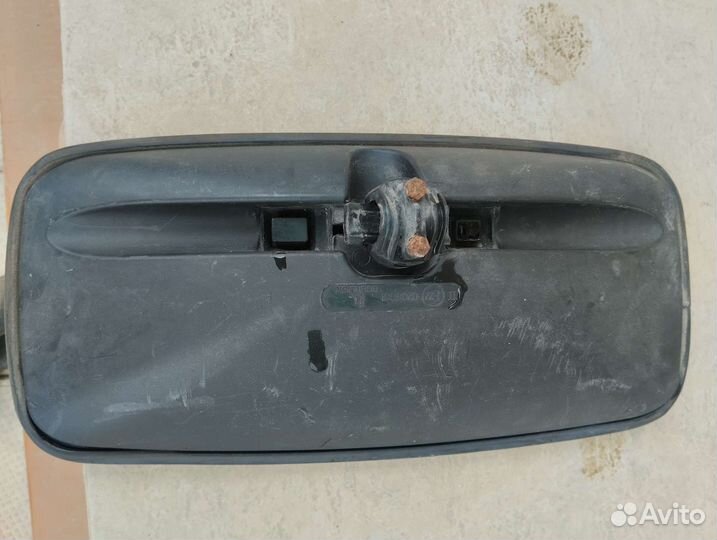 Зеркало на авто