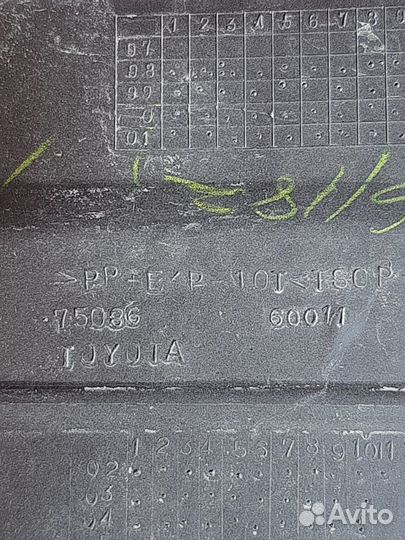 Молдинг на крыло передний левый Lexus Lx