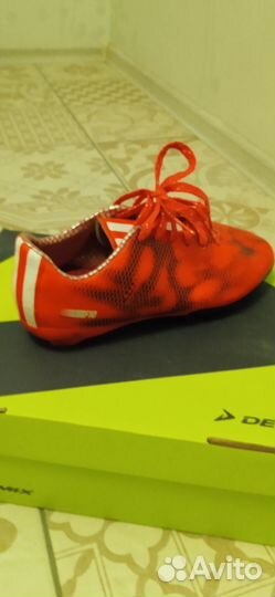 Футбольные бутсы adidas