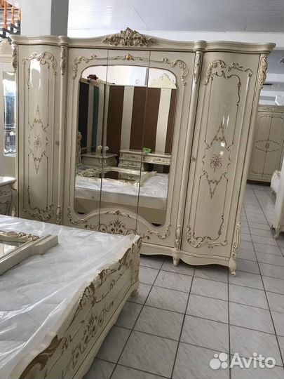 Спальный гарнитур