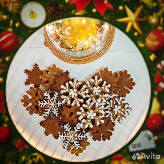 Купол с пряниками снежинками