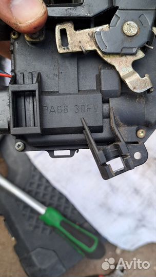 Замок двери audi a6 с5 левый