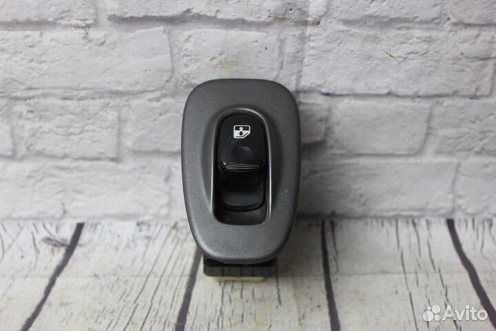 Кнопка стеклоподъемника Accent