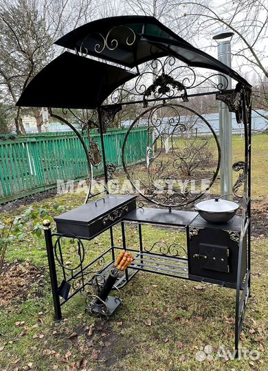 Мангал с крышей