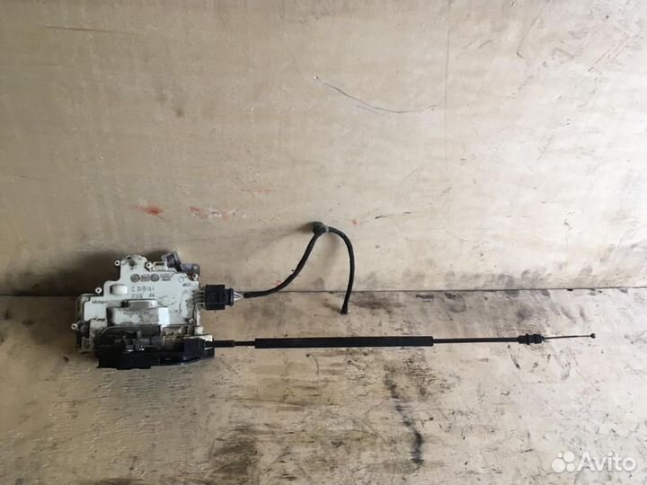 Замок двери задний правый Volkswagen Passat b6