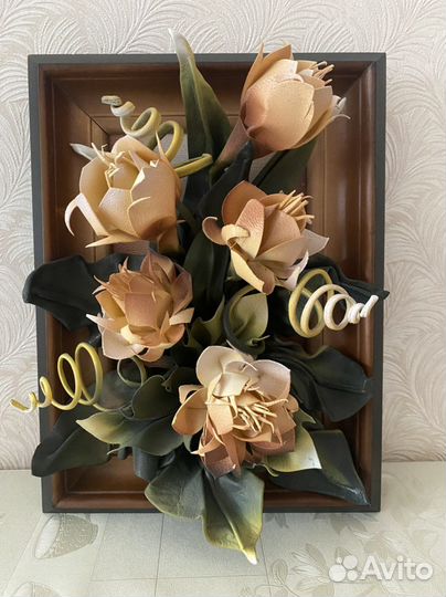 Картина из кожи. Розы. 29*23 см