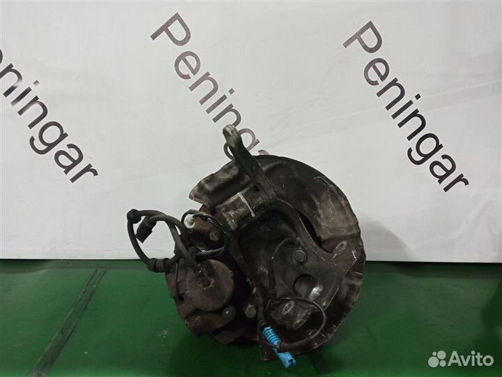 Ступица (кулак, цапфа) передняя левая Bmw 525I E60