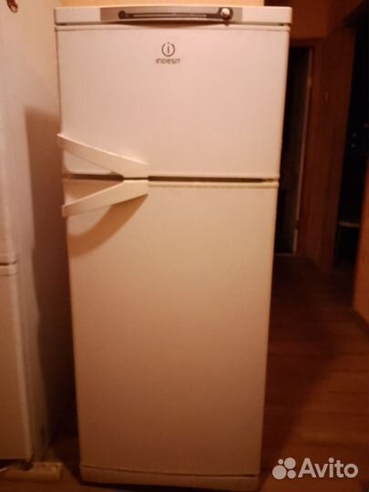 Холодильник Indesit ST-145.028
