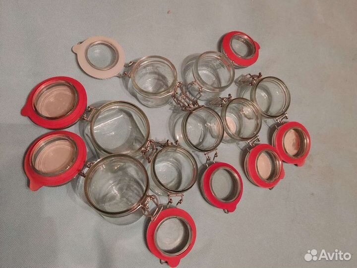 Банки для икры банка с металлическим крепежом