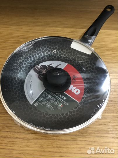 Сковорода с крышкой 26см новая