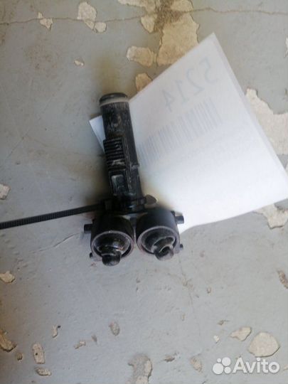 Распылитель форсунки омывателя правый Mazda 3 BK