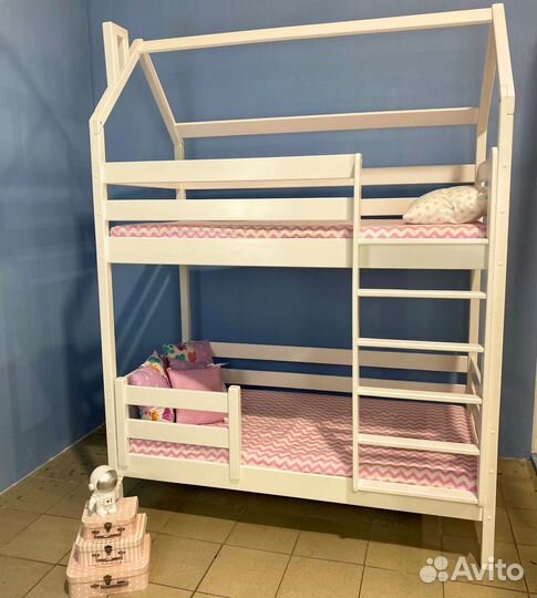 Детская двухъярусная кровать домик