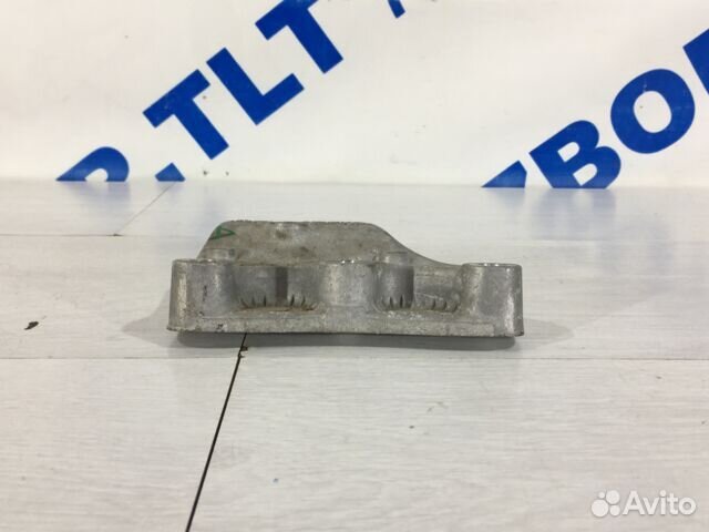 Кронштейн опоры двигателя правый skoda rapid 1 рес