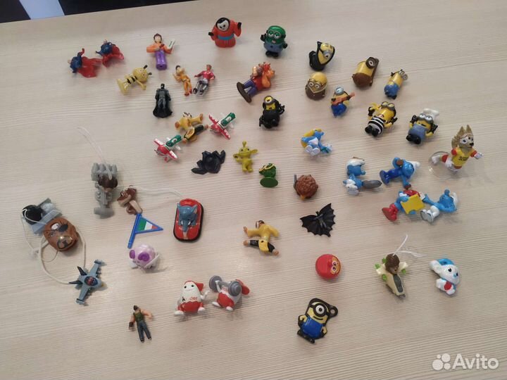 Фигурки из киндер сюрприза миньоны, смурфики и пр
