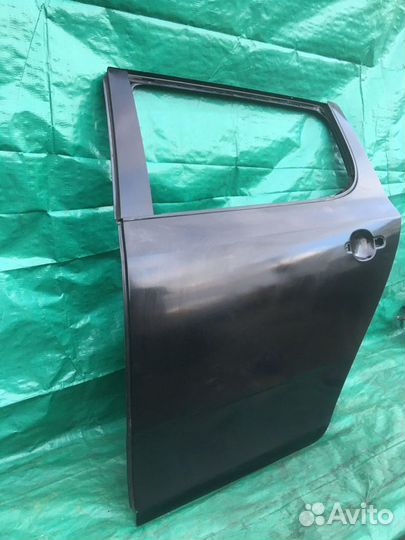 Дверь задняя левая Skoda Fabia Шкода Фабия 2010г